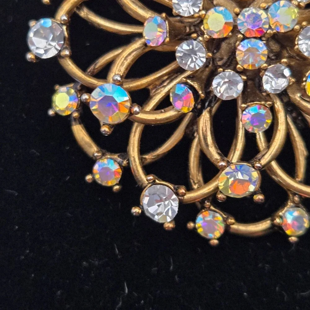 Vintage 60s Unbranded Brooch Gold Tone Aurora Borealis Rhinestone Floral Sunburs